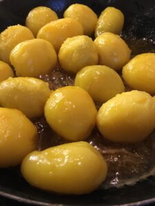 Brune kartofler - karamellisierte Kartoffeln