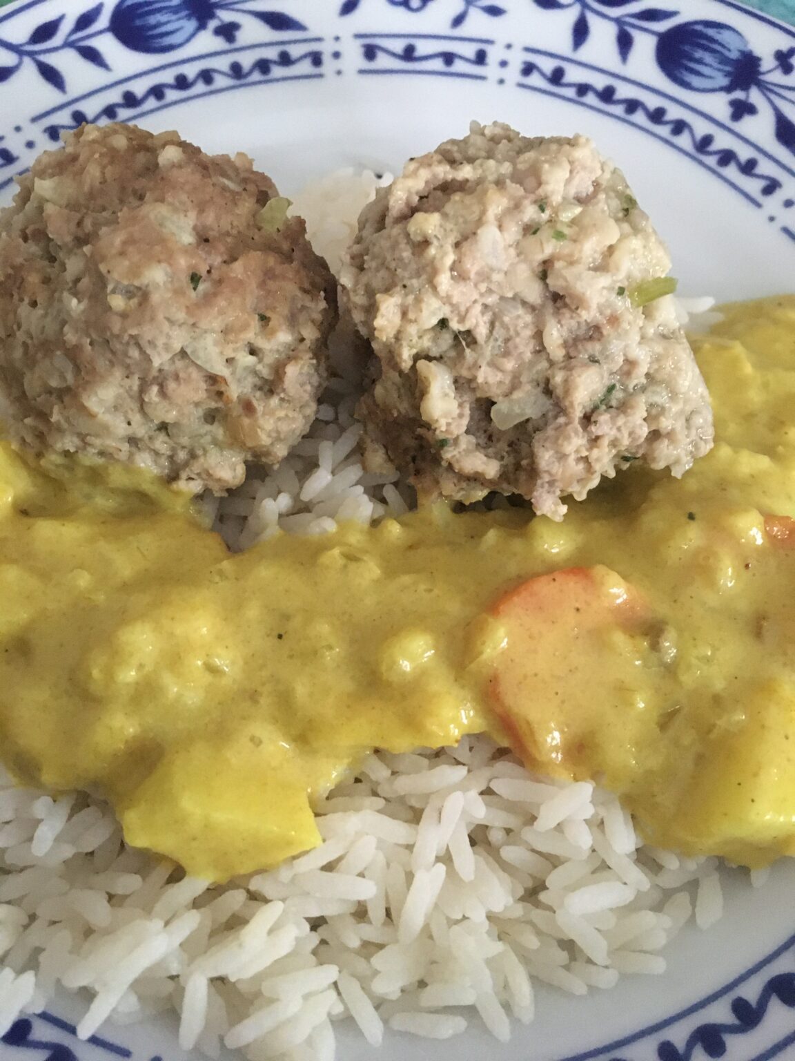 Dänische Hackbällchen in Currysoße – Boller i Karry – Den Norden entdecken
