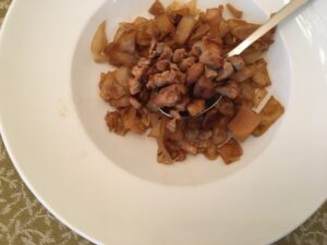 Weißkohltopf mit Schweinefleisch - brunkål med svinekødbrunk