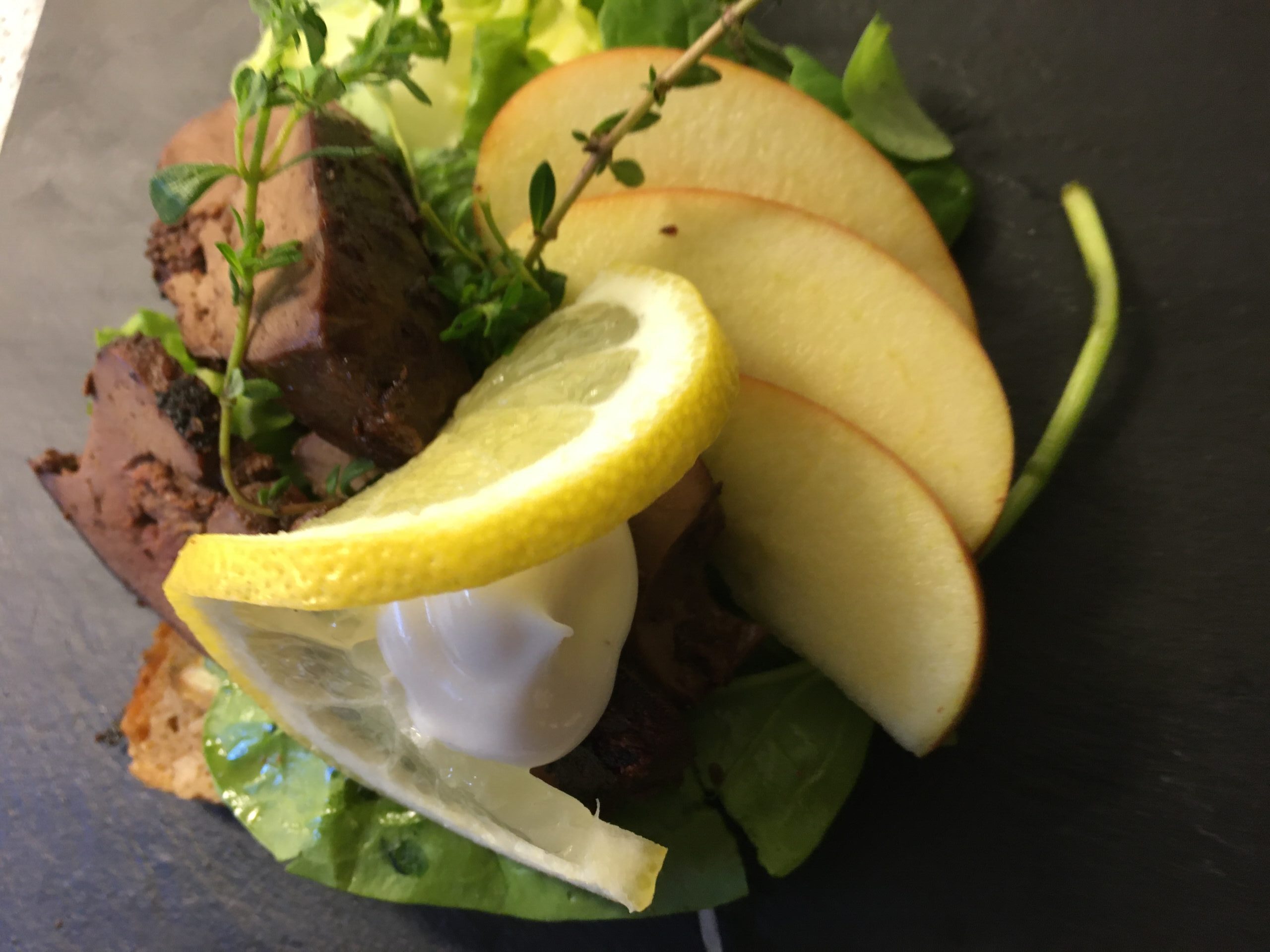 Smørrebrød mit Hühnerleber – Den Norden entdecken